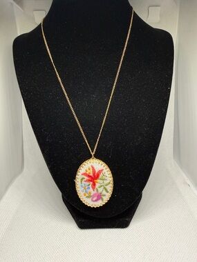 Pendant Necklace Gold Tone Floral Embroidered Women Jewelry 18 Inches Vintage